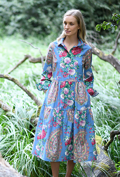 Kleid Paisleys und Blumen