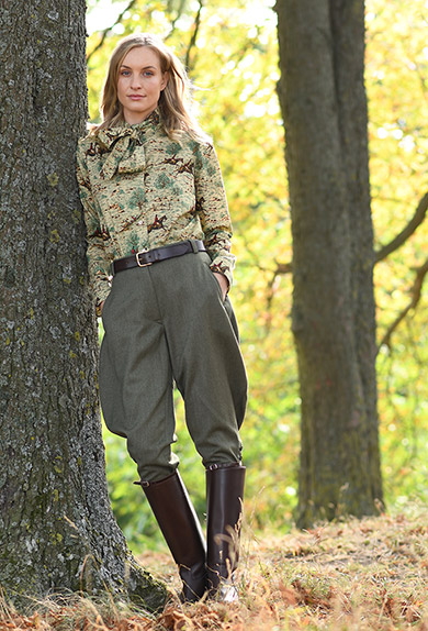 Bluse Reitjagd, Schleife