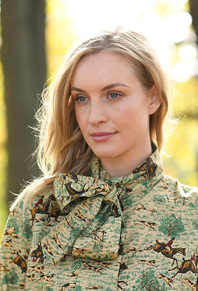 Bluse Reitjagd, Schleife