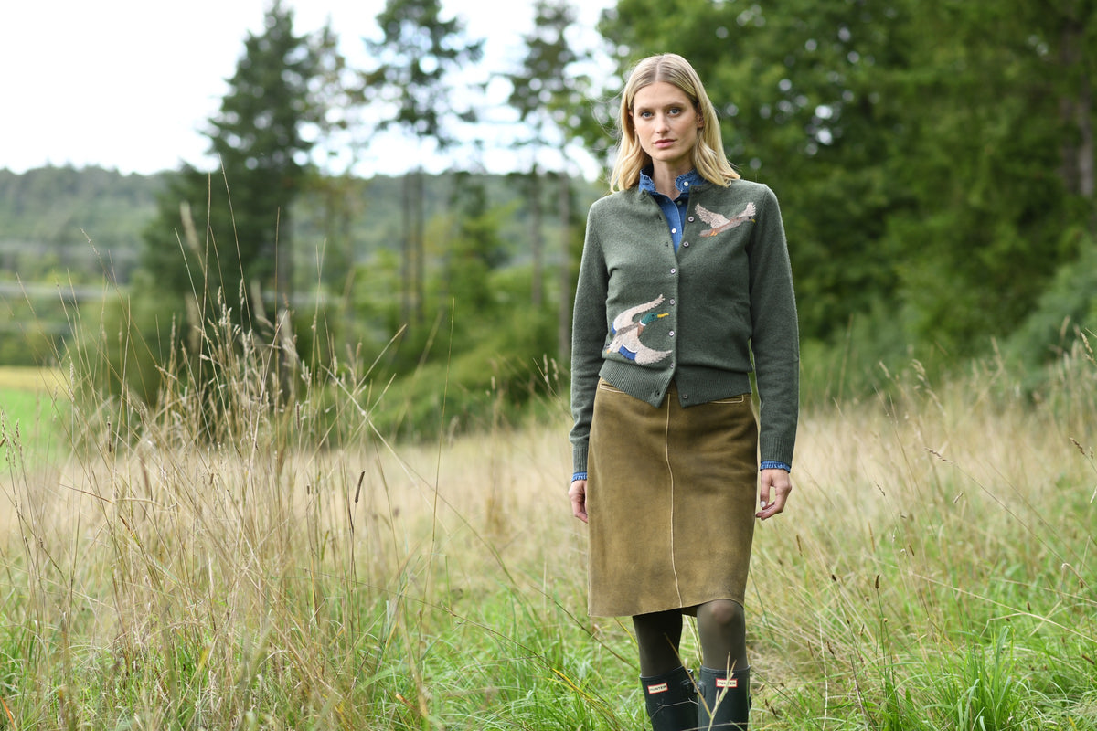 Strickjacken — grüne Strickjacke mit eingestrickten Enten